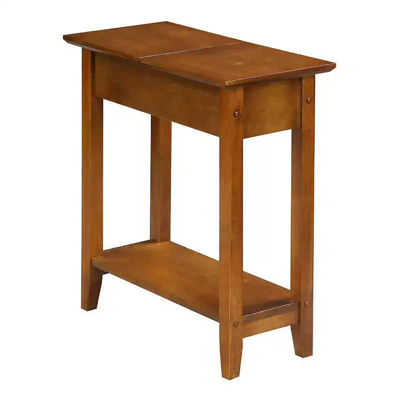 Table d'appoint étroite Belmont avec étagère ouverte, bords biseautés et pieds fuselés, parfaite entre les chaises ou dans les petits espaces