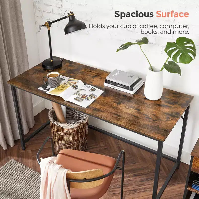 Bureau de 53,1 pouces avec cadre en acier, poste de travail de bureau d'une capacité de 110 lb pour l'étude à domicile, marron rustique et noir